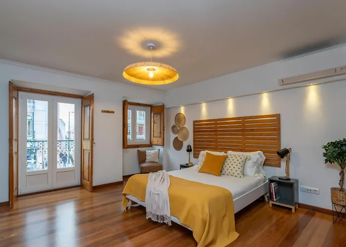 Superb Apartments Overlooking Graça in Lisbon
