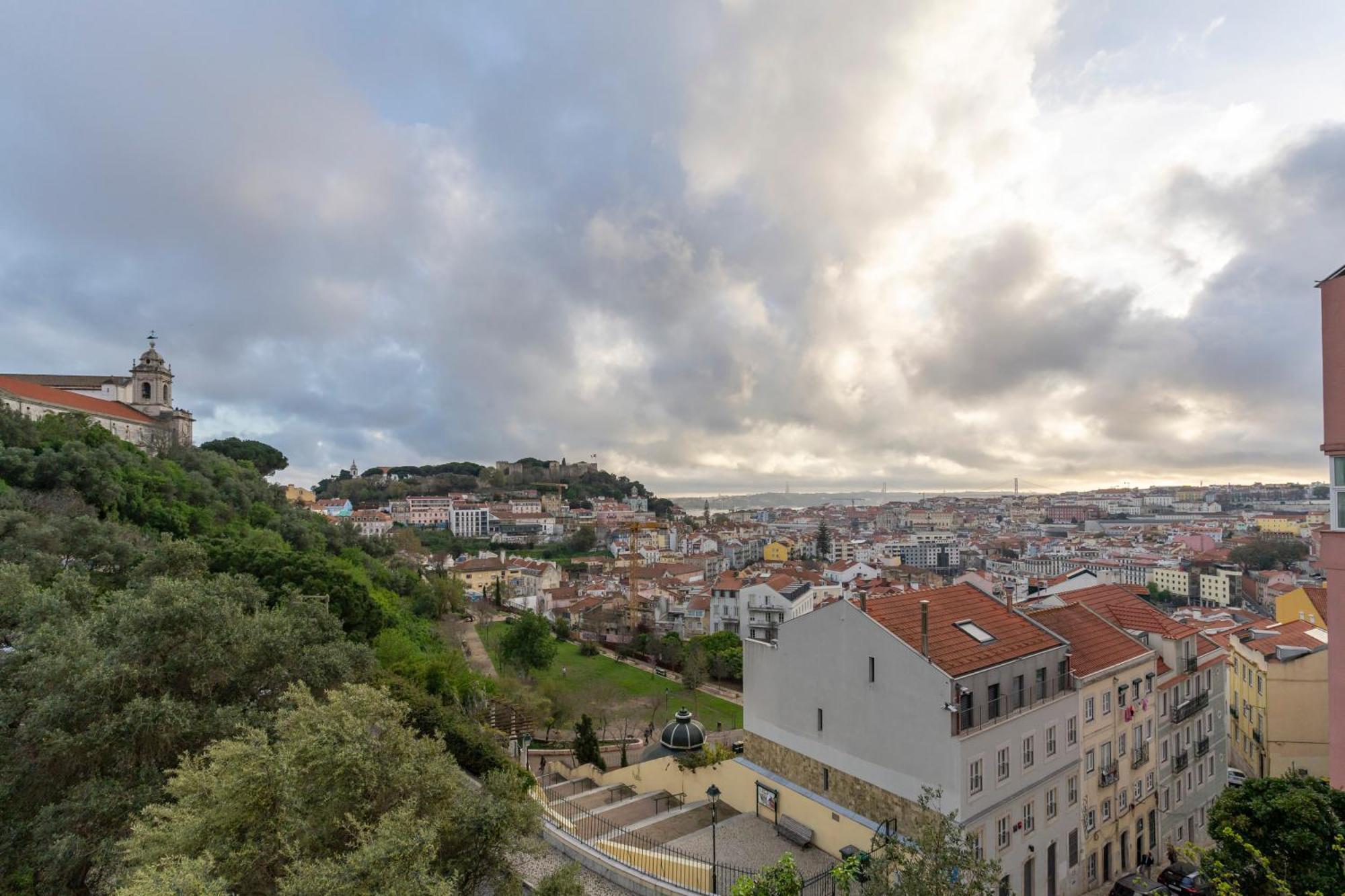 Appartement Superb Overlooking Graça In