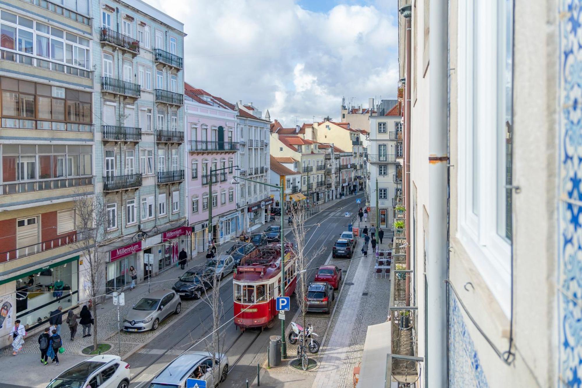 Superb Overlooking Graça In Lisboa